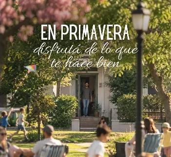 Familias disfrutando de la primavera en un parque